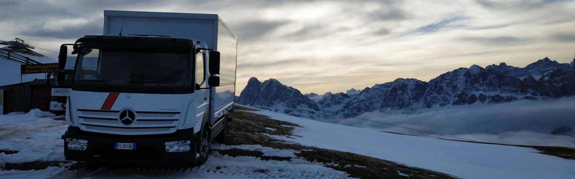 Berge Mit Lieferauto