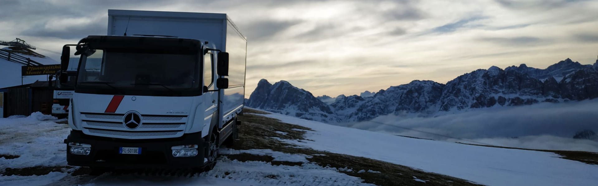 Berge Mit Lieferauto